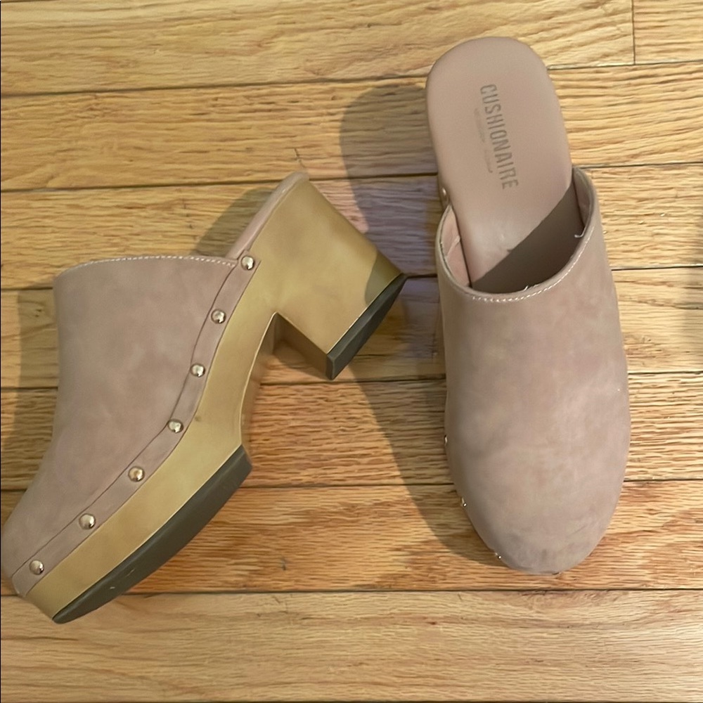 Women's Tan Clogs